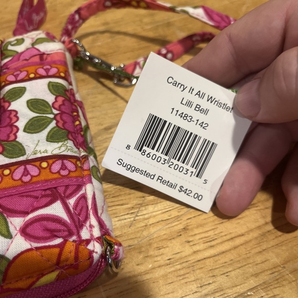 NWT~Vera Bradley Lilli Bell Carry It All Wristlet - Picture 2 of 6